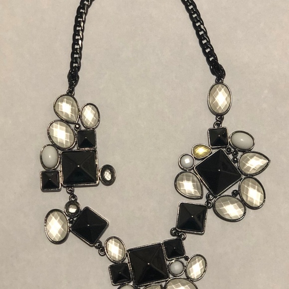 Avon Modern Art Necklace - Picture 2 of 2